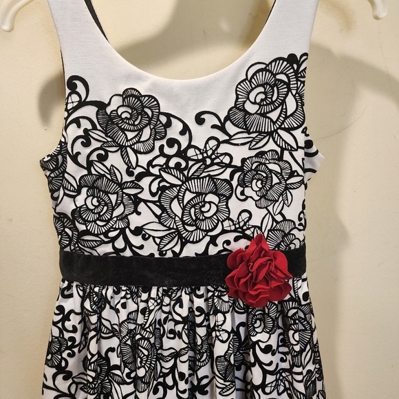 Emely West White and Black Hollidays Girls Velvet Floral detail size Girls 16 - Picture 2 of 13